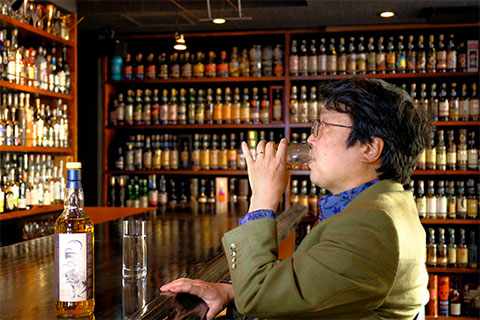 ウイスキーが1,500種類飲めるバー「Bar Zizz」