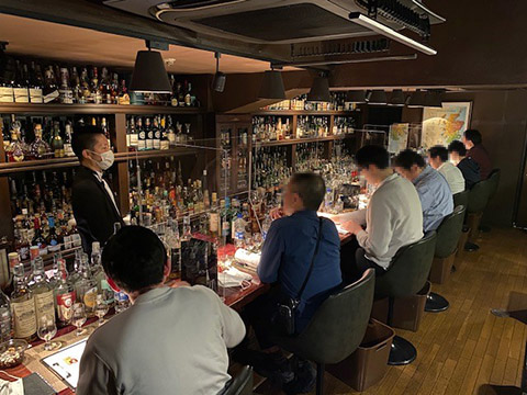 テイスティングをしながら、香りや美味しさを堪能