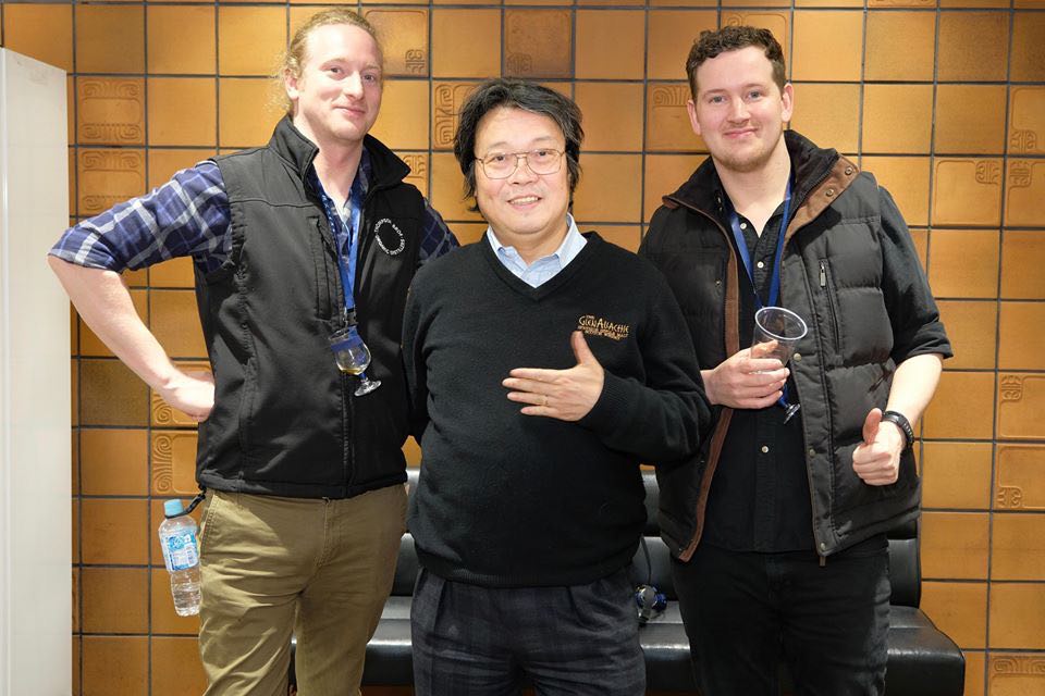 来日したときの、トンプソン兄弟と山岡秀雄。