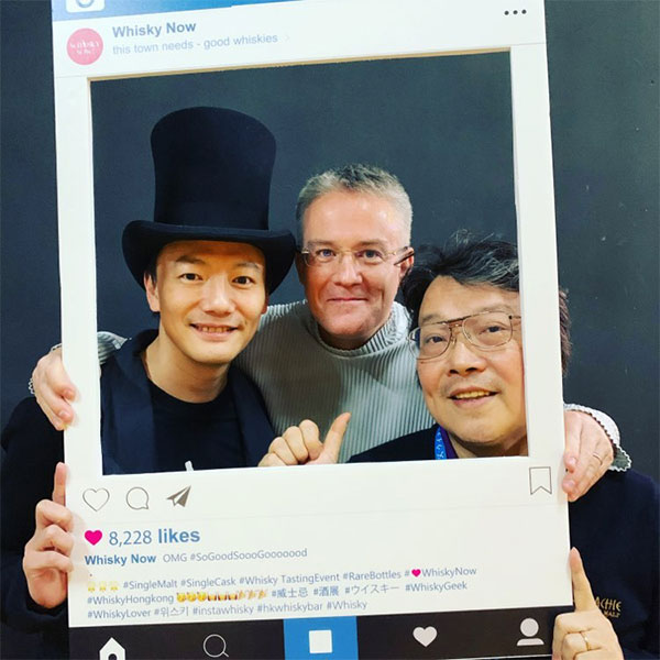 アーロン・チャン氏とエマニュエル・ドロン氏、山岡秀雄。